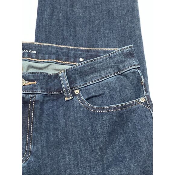 Chico's Five Pocket Denim Mid-Rise Straight Leg Jeans Blue Size 6 Short NWOT - Picture 3 of 5